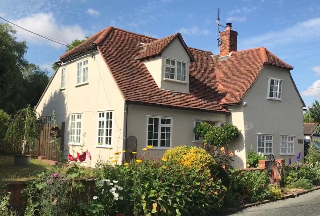 Corner House Luxury Bnb Little Dunmow Kültér fotó