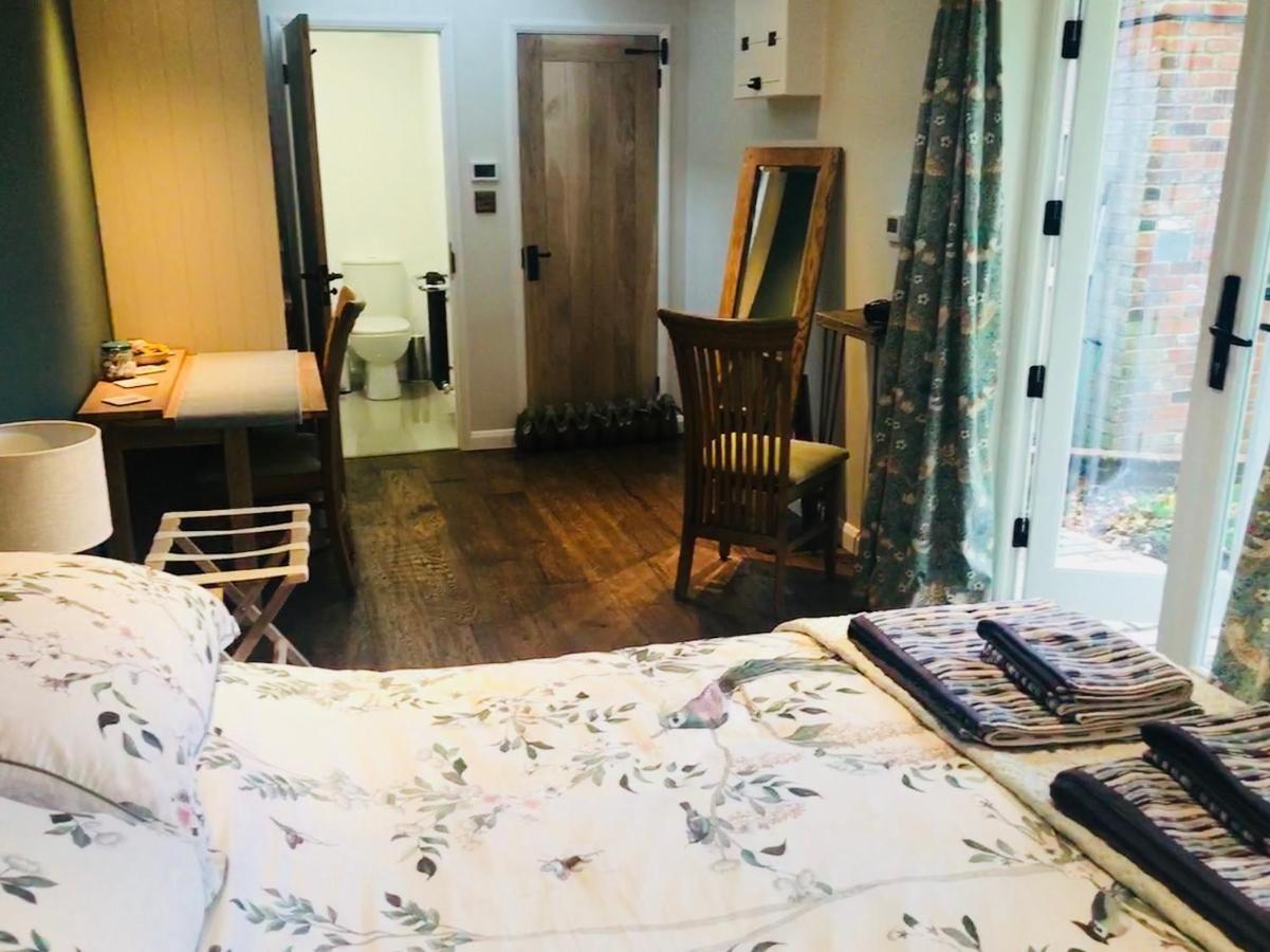 Corner House Luxury Bnb Little Dunmow Kültér fotó