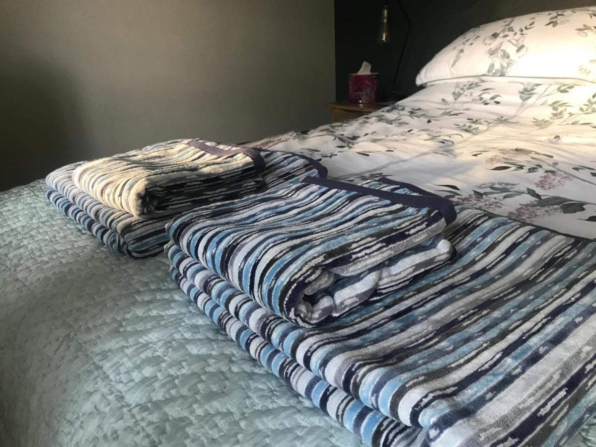 Corner House Luxury Bnb Little Dunmow Kültér fotó