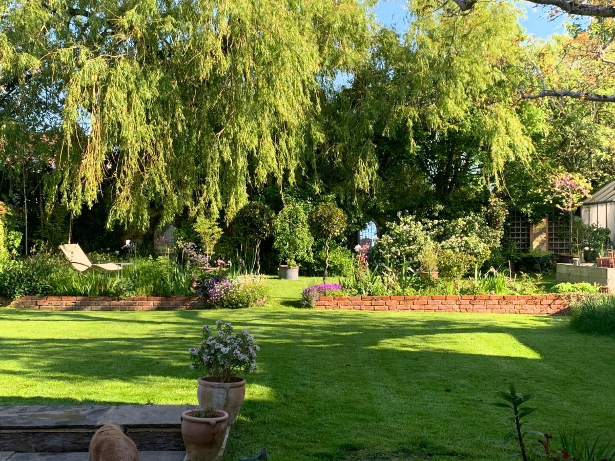 Corner House Luxury Bnb Little Dunmow Kültér fotó